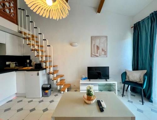 L'Escapade du Port Duplex with Terraces in Antibes