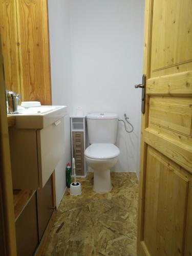 a bathroom with a toilet and a sink at Appartement 48 m2 in Villeneuve-lès-Béziers