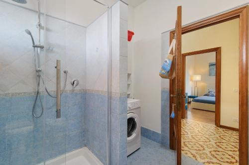 a bathroom with a shower and a washing machine at Apartment Celeste - Isola D'elba in Portoferraio