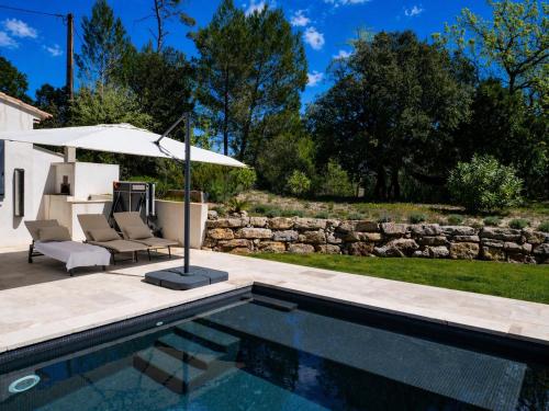 Swimmingpoolen hos eller tæt på Maison Clair de Lune