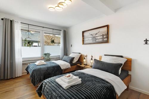 a bedroom with two beds and a window at Ferienwohnung Dornröschen in Olpe