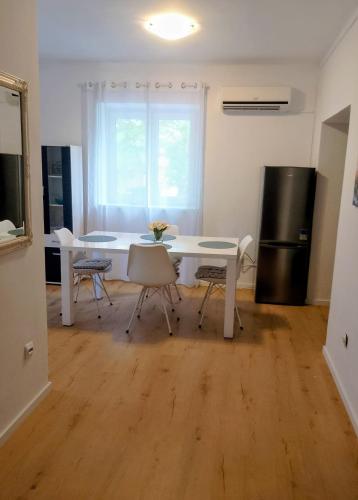 Apartman Tirkiz near Center with Free Parking