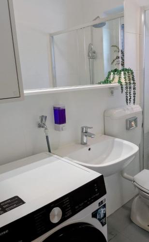 Apartman Tirkiz near Center with Free Parking