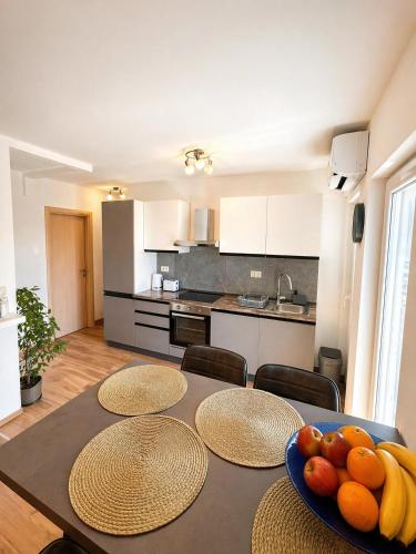 TIA apartment with garden