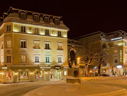 a statue in front of a building at night at Hotel Schlosskrone in Füssen