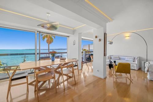Ref 2060 Cannes beachfront apartment with sea view