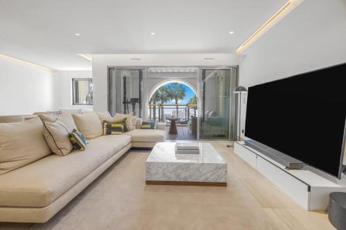 Ref 2058 Cannes Croisette Luxury 2-Bedroom Apartment Indoor Pool for rent