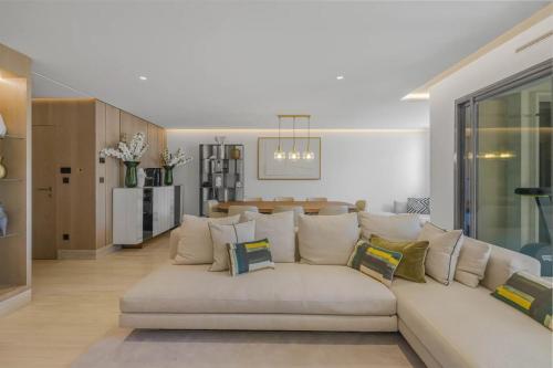 Ref 2058 Cannes Croisette Luxury 2-Bedroom Apartment Indoor Pool for rent