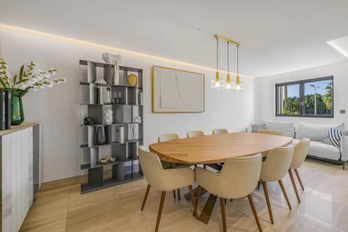 Ref 2058 Cannes Croisette Luxury 2-Bedroom Apartment Indoor Pool for rent