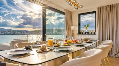 Luxe Villa palace Nera 2 by sea Heated pool