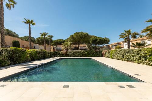 L'Alcôve Pool and close to the Naturist Village