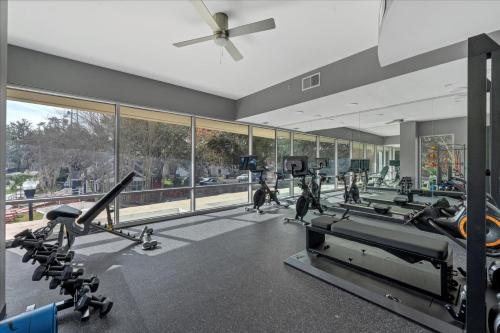 2 Bdrm Penthouse with Billiards photo 64