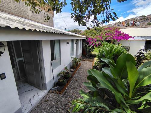 a side view of a white house with plants at Casa Jardin in Ayacucho
