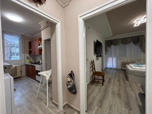 a living room with a door open to a kitchen at JÁZMIN magán szállás in Makó
