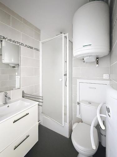 a bathroom with a toilet and a sink and a shower at Pies de Mer in Fort-Mahon-Plage