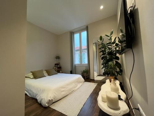 Urban Design 6 people near dowtown with air conditioning & Netflix