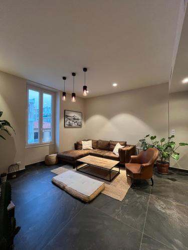 Urban Design 6 people near dowtown with air conditioning & Netflix