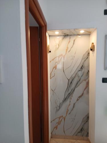 a hallway with a marble wall at Il bosso in Ciriè