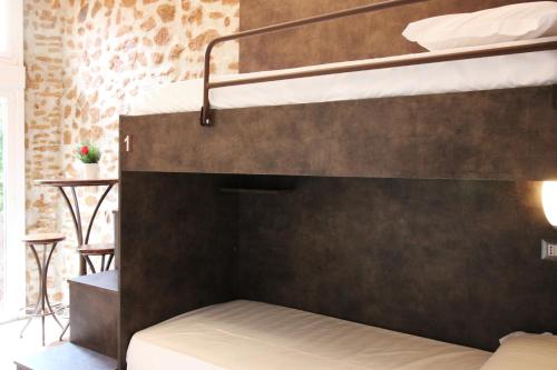 En eller flere senge i et værelse på NEW GENERATION HOSTEL Rome center