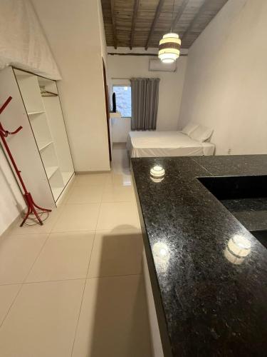 a living room with a black counter top in a room at Pousada Portal da Mucugê in Porto Seguro