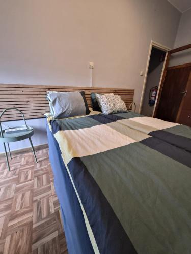 a large bed in a room with a chair at Espacio Yina Grado in Grado
