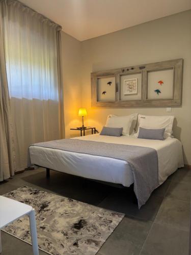 a bedroom with a large bed and a window at Quinchoso dos Bentos in Vila Pouca de Aguiar