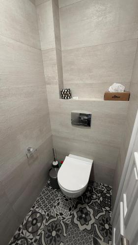 Spacious 2BR in Marousi - 5 min to OAKA & the Mall
