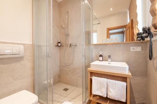 a bathroom with a shower and a sink at Gasthof-Hotel Dannerwirt in Flintsbach