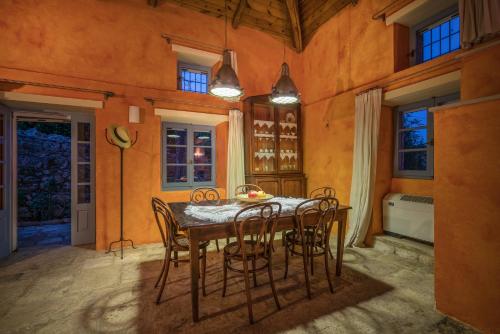 a dining room with a table and chairs at Bratis Holiday Home in Kallithea