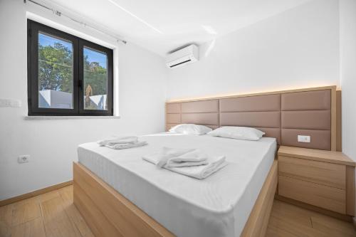 Resort Villa Vista 1&2 by Istrabook