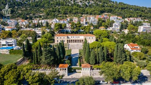 Apartments and Rooms Villa Lina