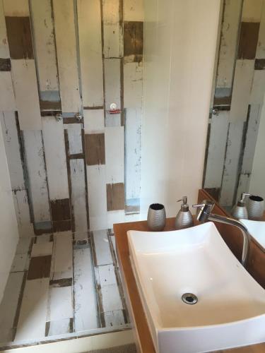 a bathroom with a sink and a mirror at Villa Ferradura Mar in Búzios