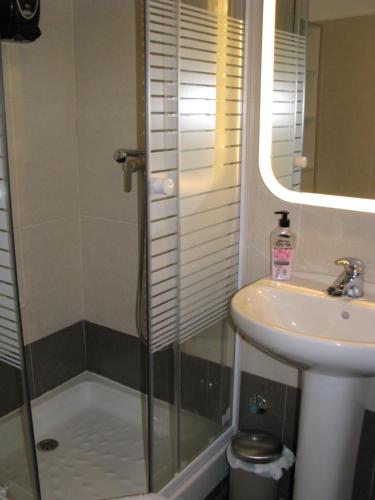 a bathroom with a shower and a sink at Barri Antic Hostel & Pub in Andorra la Vella
