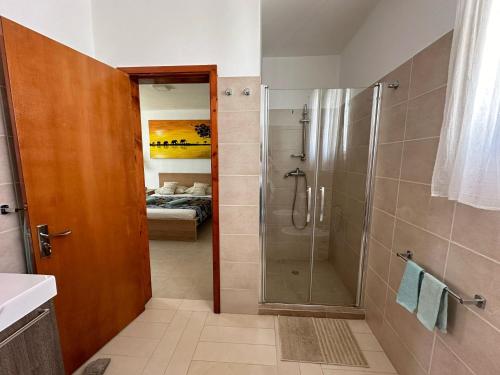 a bathroom with a shower and a sink at Kasa n'areia, Praia Estoril in Sal Rei