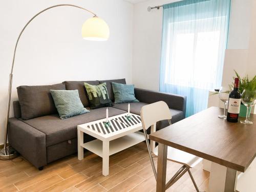 a living room with a couch and a table at Flores in Málaga