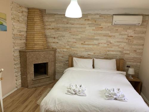 a bedroom with a bed with two flowers on it at Trakos Home Hotel in Korçë