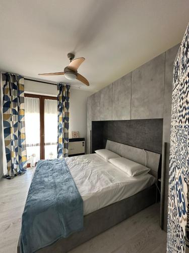 a bedroom with a large bed and a ceiling fan at La Terrazza sul Delta in Porto Levante