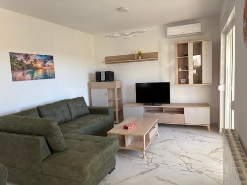 Modern apartment with private garden in Pula