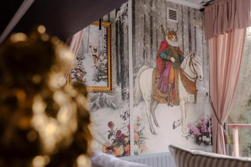 a room with a painting of a man on a horse at Aslan Haus in Villarrica