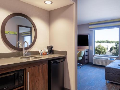 a bathroom with a sink and a mirror in a room at Hampton Inn & Suites Boise-Meridian in Meridian
