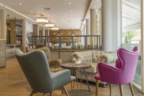 a waiting room with chairs and a table at Hilton Garden Inn Bristol City Centre in Bristol