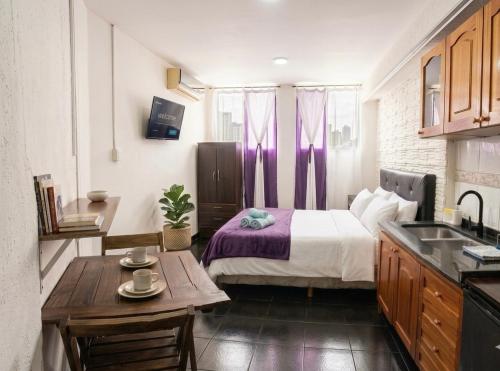 a small bedroom with a bed and a table at CHE LOLITA HOUSE in Buenos Aires