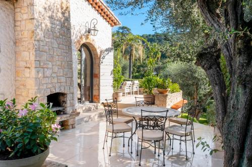 REF 2154 - Provencale Villa to rent Cannes