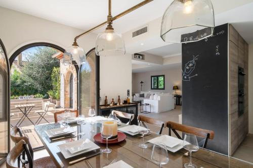 REF 2154 - Provencale Villa to rent Cannes