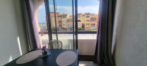 Front de mer, Appt 4 couchages, ventilateurs plafonniers, ventilateurs sur pied, Grande Plage Lydia