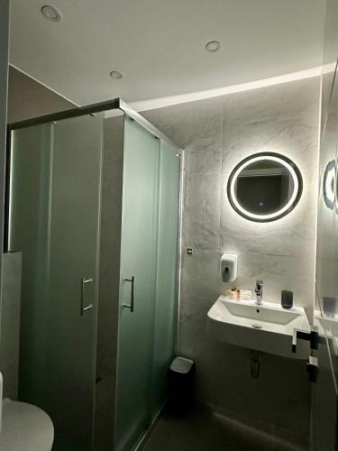 a bathroom with a shower and a sink at Prenoćište Vozač in Jajce