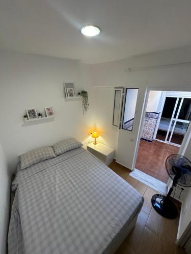 a bedroom with a bed and a lamp in it at Apartamento La Línea 1 in La Línea de la Concepción