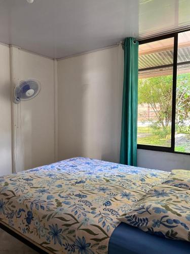 a bedroom with a bed and a window at Casa Mate y Mar in Punta Leona