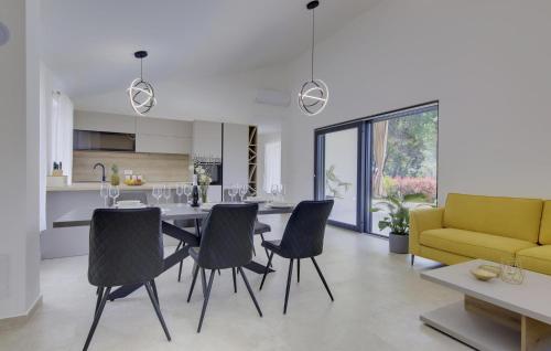 Stunning Home In Fazana