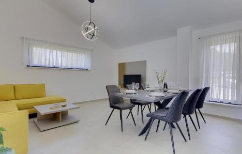 Stunning Home In Fazana